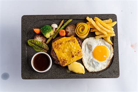  Steak and Ale Pie: Chứa Vị Bò Thơm Lừng Hồn Khao Khát Nóng Bùng