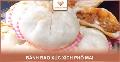  Bánh Bao Bò Rán: Xúc xích cay nồng hoà quyện với vị ngọt bùi của bánh bao rán!