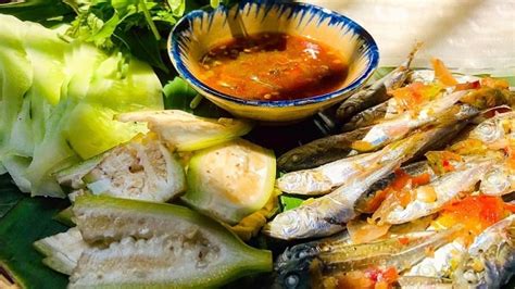  Bánh Trắng Meizhou:  Món Phở Nóng Hấp Dẫn Kèm Thêm Nước Sốt Cá Chuồn Chút Ngọt