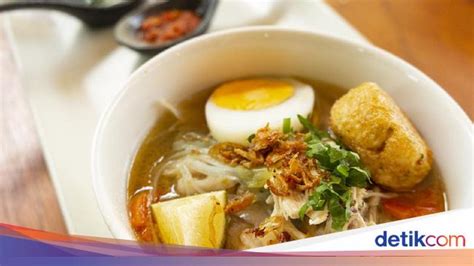  Soto Banjar!  A Symphony of Spices and Creamy Coconut Goodness