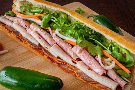  Tsampa - Bánh Mì Thô Khác Biệt Này Có Hương Vị Bụi Đất Tây Tạng Và Mang Theo Bí Ẩn Của Những Cơn Gió Cao Nguyên!