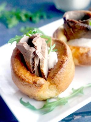  Yorkshire Pudding: A Savory Cloud That Embraces Juicy Roasted Meat!